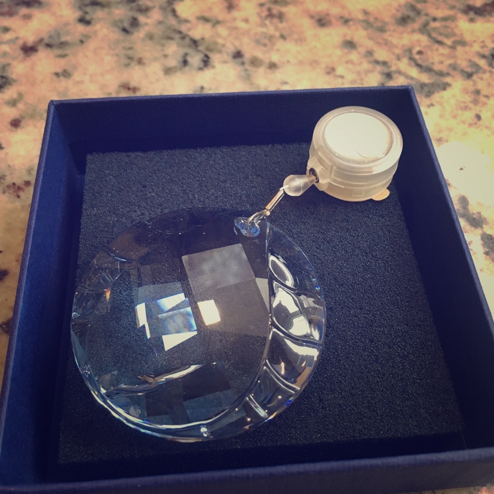 We Swarovski crystal